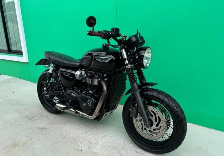 Triumph Bonneville 1200 T120 Black 2