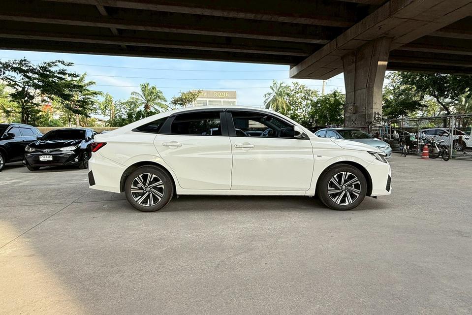Toyota YARIS ATIV 1.2 Sport AT ปี 2024 รถสวยมือเดียว ไมล์น้อย