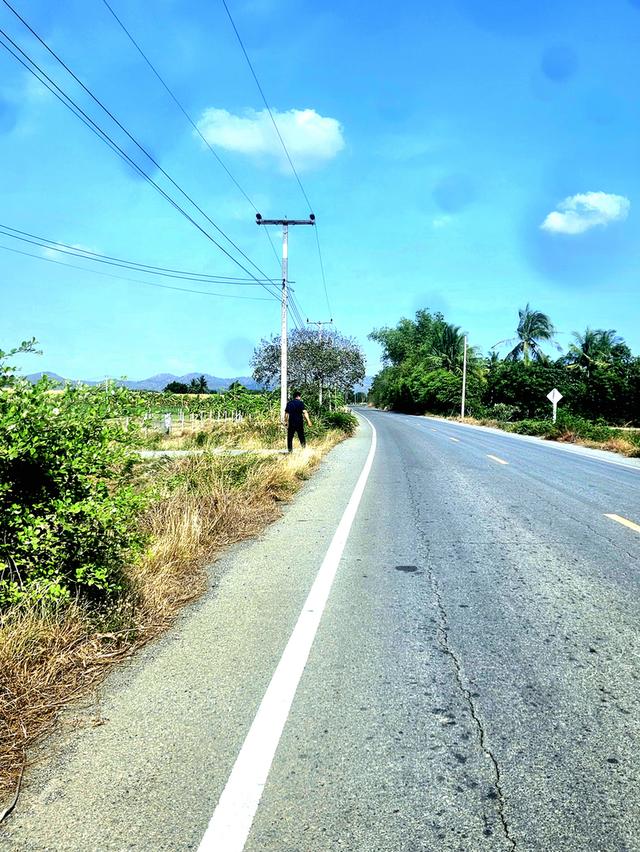 ขายที่ดินโฉนด1ไร่(ถมแล้ว) ติดถนนลาดยางชนบท สพ3041 ติดชุมชน 9
