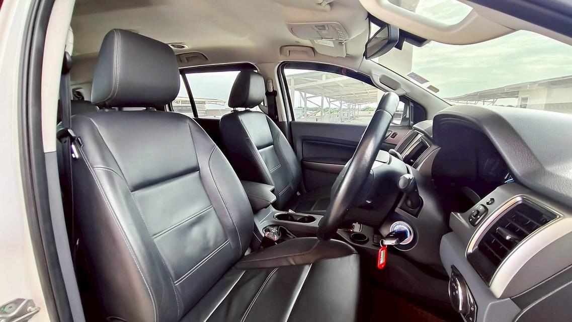 ขาย Ford Everest 2.2Titanium ปี17 12