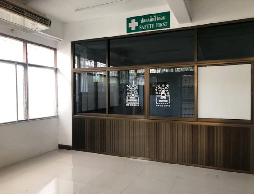 ให้เช่าพื้นที่เก็บสินค้า , ขายของ Online , อาคาร 3 ชั้น / ทำเลซอยสุขุมวิท 50 / ใจกลางเมือง / พื้นที่กว่า 600 ตารางเมตร  3