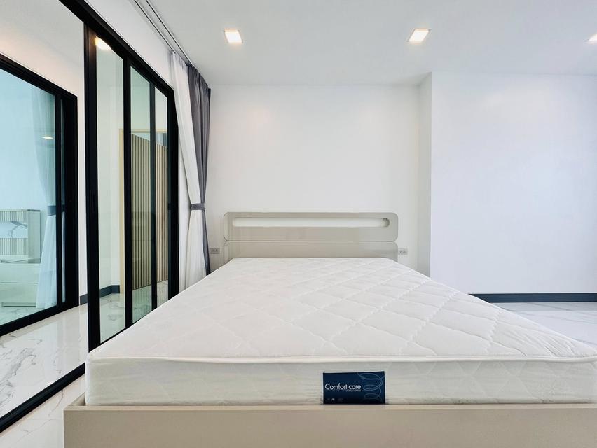 Seafront pool villa style modern Jomtien Beach 17.9 Million 3
