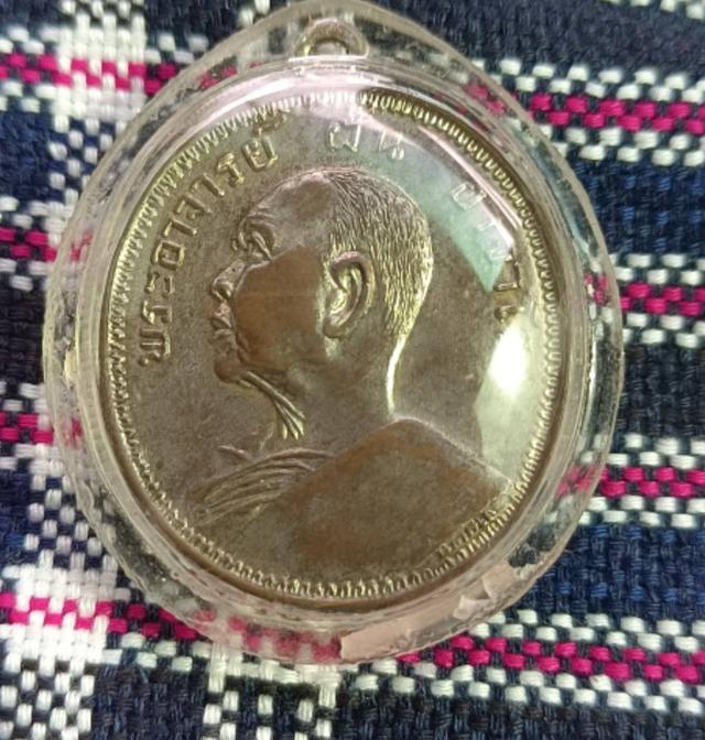รูป เหรียญพระอาจารย์ฝั้น รุ่น9 งามเอก กะหลั่ยเงิน  2