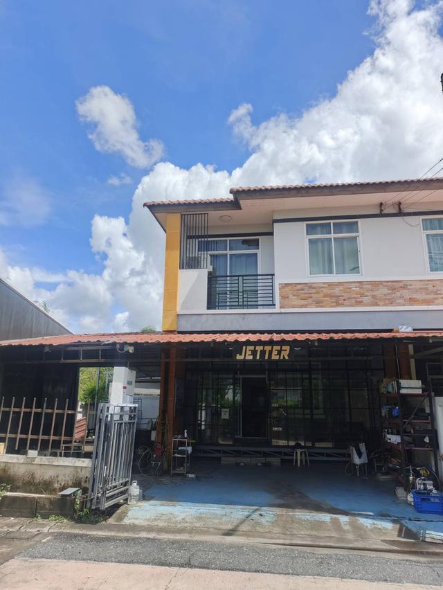 ขายขาดทุน ทาวน์เฮาส์ 2 ชั้น พื้นที่ 44 ตร.วา ม.ทรัพย์รุ่งเรืองซิตี้2 อมตะชลบุรี อ.พานทอง 2