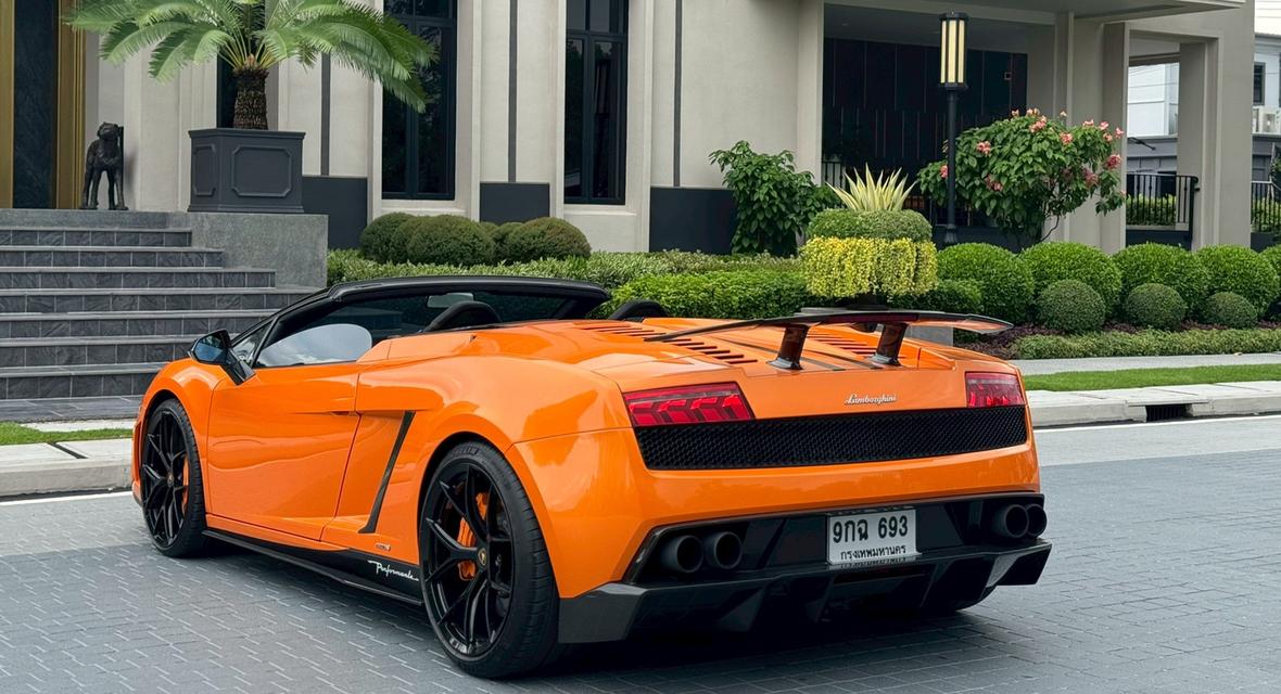 Lamborghini 570-4 performante รูปที่ 6