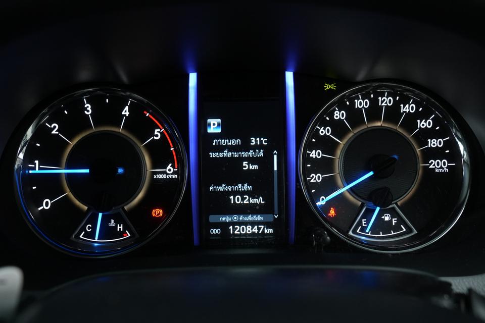 2019 TOYOTA FORTUNER 2.4 V 2WD SUV สีดำ เลขไมล์ 120847 กม. 19