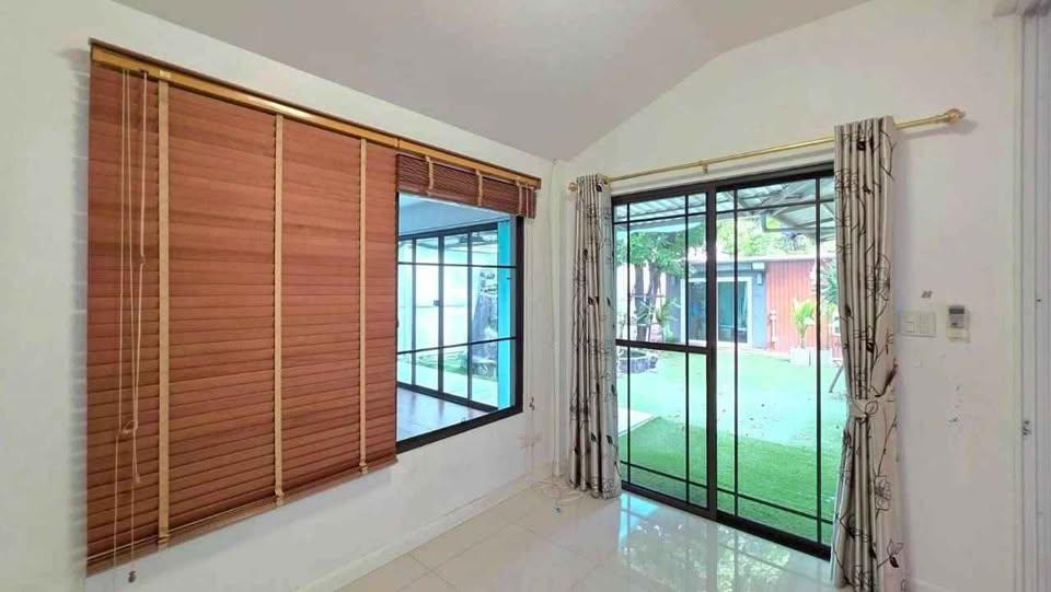 ขาย / เช่า บ้านเดี่ยว 2ชั้น หมู่บ้านมัณฑนา เลค วัชรพล ตัวบ้านอยู่โซนทะเลสาบ 4