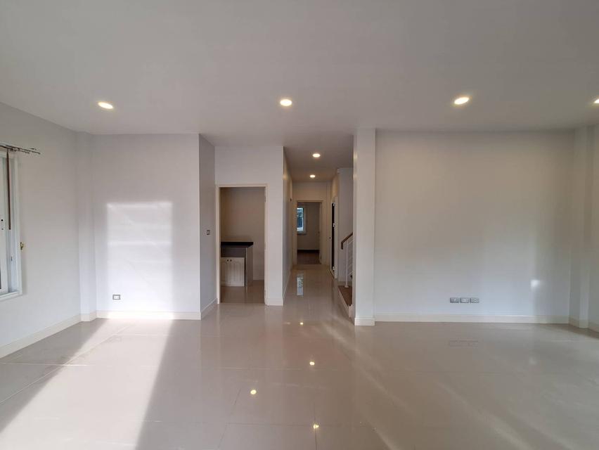 เซนโทร วัชรพล ติดถนนสุขาภิบาล 5 *หลังมุม* 63 ตร.ว. 10