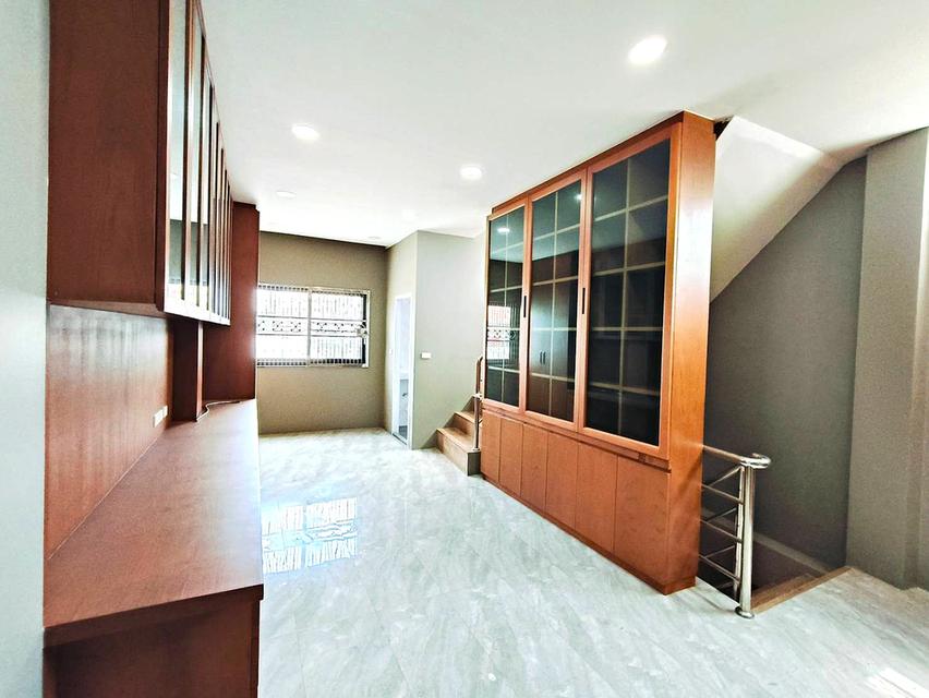 ขายอาคารพาณิชย์ 4 ชั้น 15.4 ตร.ว. ซ.เจริญราษฎร์ 5 แยก 4 สภาพพร้อมอยู่ ตกแต่งอย่างดี 14