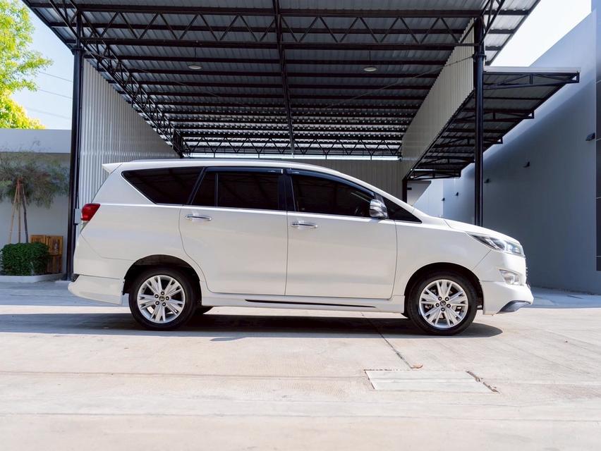 TOYOTA INNOVA 2.8 CRYSTA V WAGON มือสอง ปี 2017 รูปที่ 7