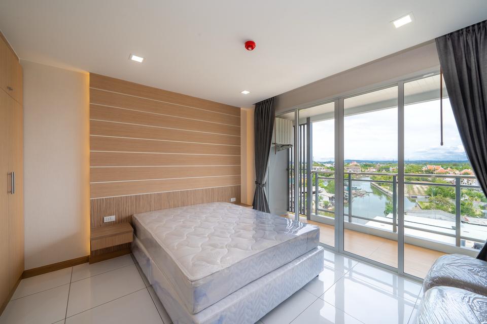 Whale Marina Condo Beachfront Najomtien 13