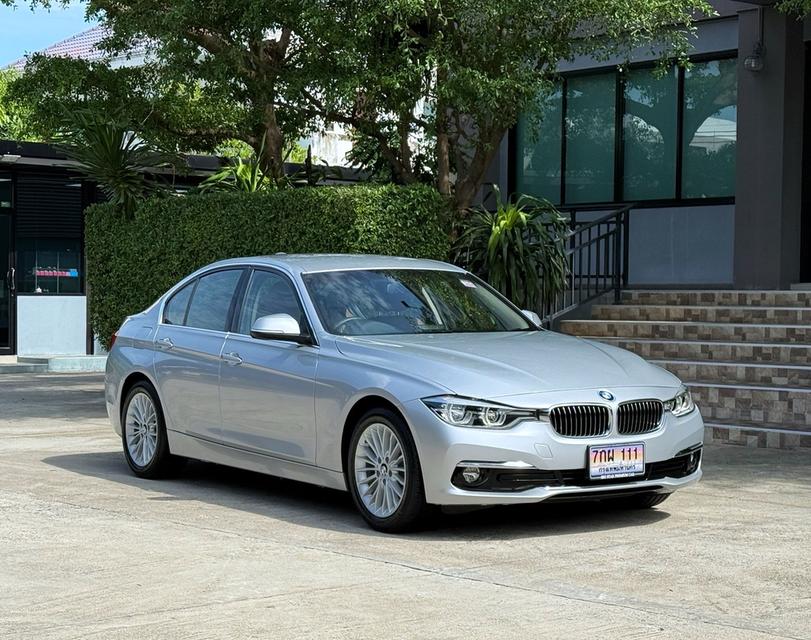 2017 BMW 320D F30 LCI รถมือเดียวป้ายแดง รถออกศูนย์ BMW THAILAND รถวิ่งน้อย เข้าศูนย์ทุกระยะ รถไม่เคยมีอุบัติเหตุครับ