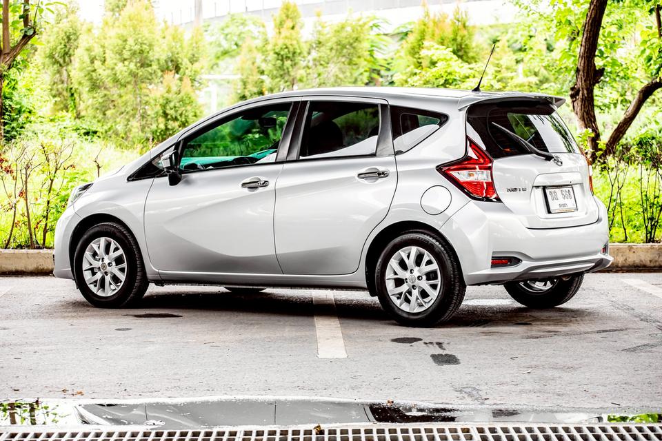 Nissan Note 1.2V ปี 2017 สีเทา สวยสภาพดี 7