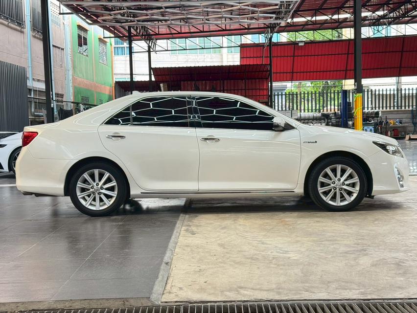TOYOTA CAMRY 2.5HV DVD ปี 2013