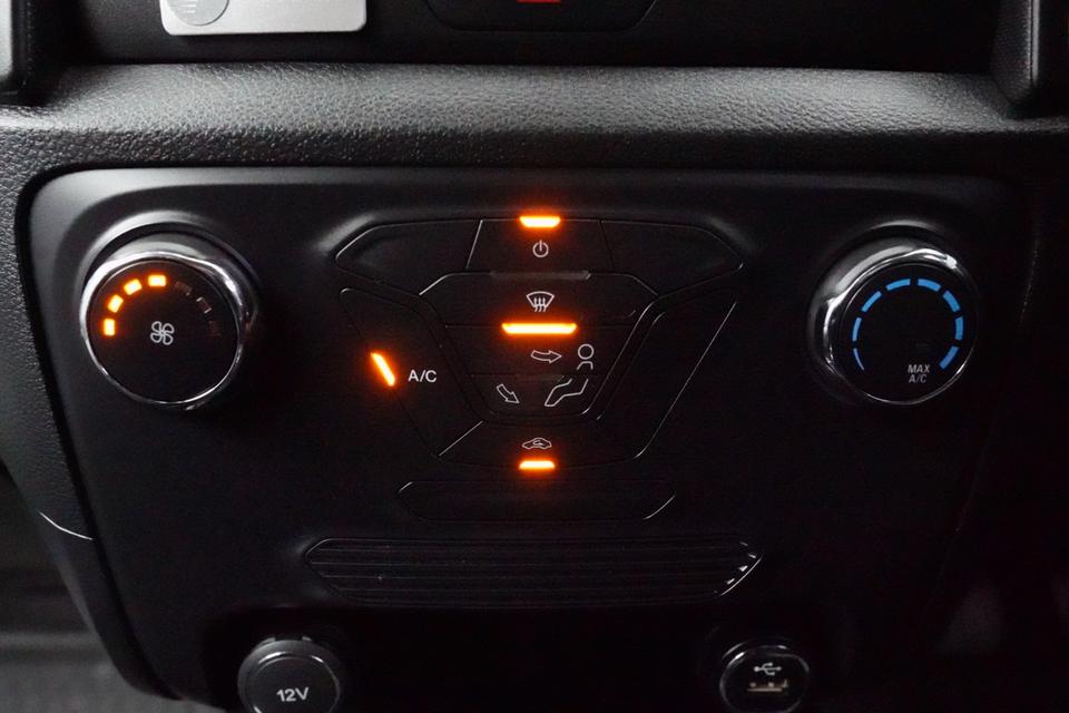 FORD RANGER Standard Cab 2.2 XL MT ปี 2021 สี ขาว 8