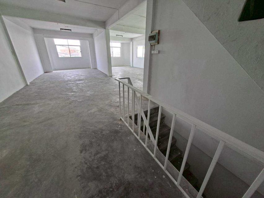 ให้เช่าอาคาร 3 คูหา 3.5 ชั้น + ดาดฟ้า พร้อมบ้าน 2 ชั้น ด้านหลัง ทำเลทอง ลาดพร้าว 71 (N.2012) 9