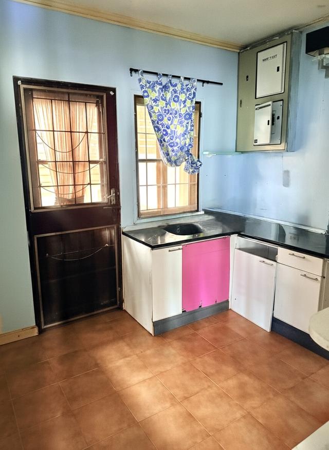 ชื่อหมู่บ้านชัยพฤกษ์รังสิต คลอง2(Land & House) ถนนฟ้าคราม  บ้านเดี่ยวเนื้อที่ 72 ตารางวาพื้นที่ใช้สอย133 ตารางเมตร 4ห้องนอน 3ห้องน้ำ 1ห้องรับแขก 5