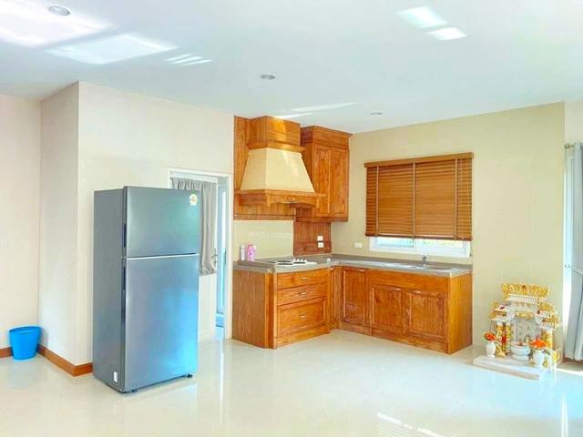 ให้เช่าบ้านเดี่ยว 2 ชั้น 5 นอน โรบินสัน ราชพฤกษ์ 2.4 กม. รพ.ปากเกร็ด 2 2.6 กม.พร้อมเรือนรับรอง หัวมุม 4น้ำ 121ตร.วา.พร้อ 6