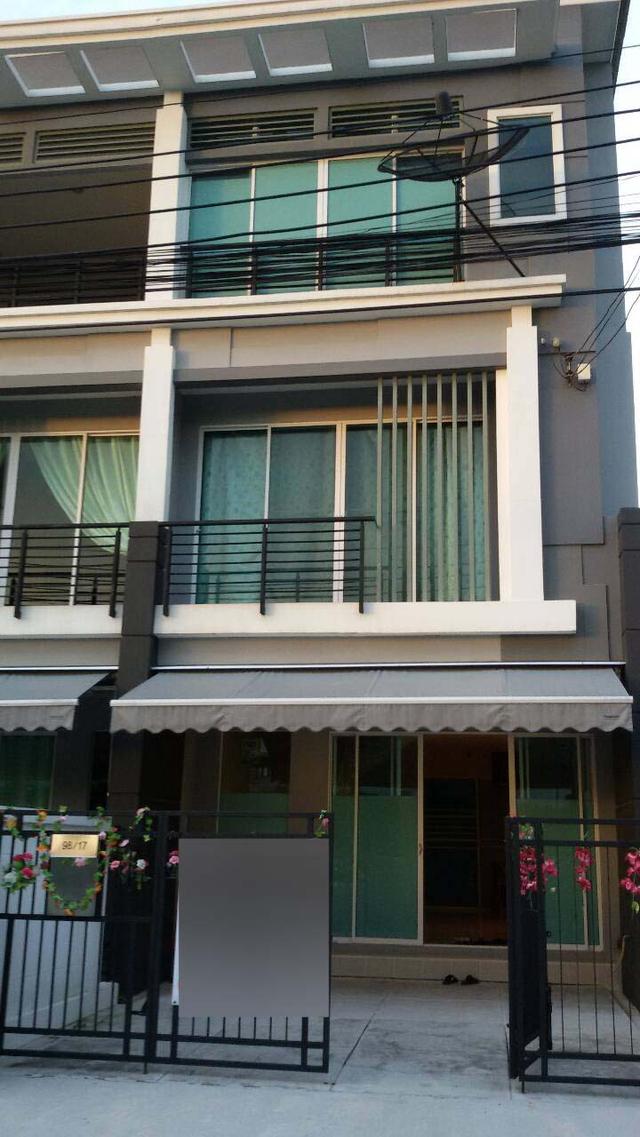 ให้เช่าทาวน์โฮม 3 ชั้น บ้านกลางเมือง พระราม 9-รามคำแหง อยู่ซอยรามคำแหง 39 วัดเทพลีลา กทม. 1