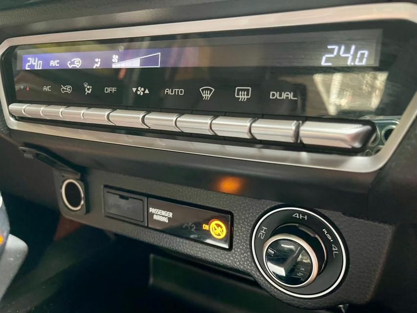 ISUZU D-MAX CAB-4 3.0 V-CROSS M 4X4 ปี 20 AT 15