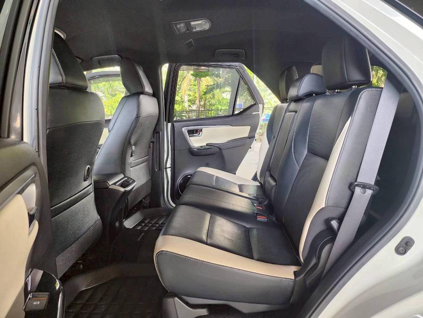 Toyota FORTUNER 2.8 Legender Black Top 4WD AT ปี 2023 รถสวยมือเดียว ไมล์น้อย 18