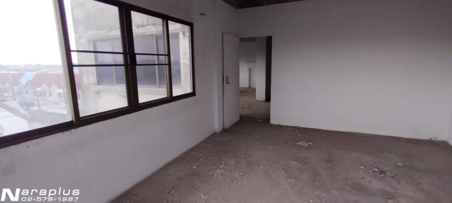 69020088 : ขายอาคารพาณิชย์ 4 ชั้น 2 คูหา พร้อมดาดฟ้าขนาดใหญ่ บนที่ดินขนาด 42 ตร.ว. หน้าหมู่บ้านกัญจน์เพชร วิลล่า ประชาอุทิศ 17 ดอนเมือง พื้นที่เยอะ คุ 8