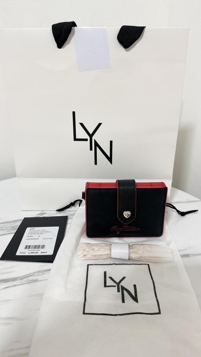 กระเป๋าใส่บัตร Lyn: Re Love Card Woc (Black Red)