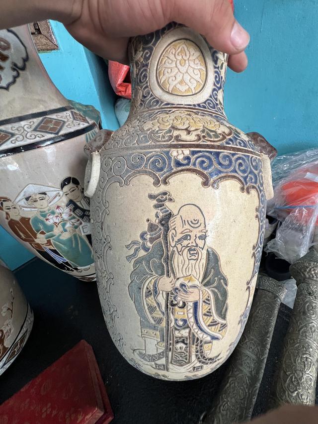 แจกันลวดลายเก่าจีนทรงสวย