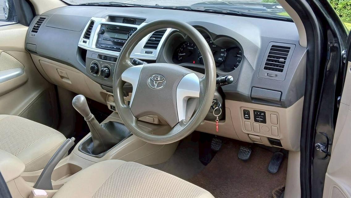 Toyota Vigo Prerunner Smart Cab 2.5 E VN Turbo เกียร์ธรรมดา สีดำ ปี 2013 11