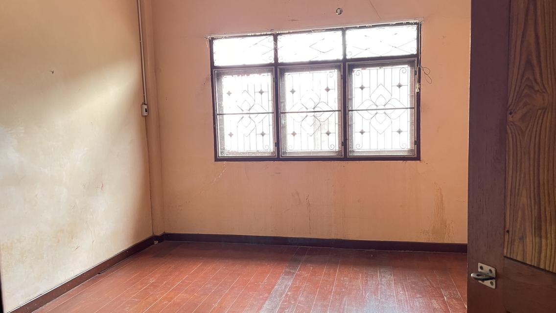 ขายบ้าน ตึกแถวอยู่ในซอย เอกชัย 40 ถ.เอกชัย เนื้อที่ 16 ตรว. ราคา 3 ล้านบาท 10