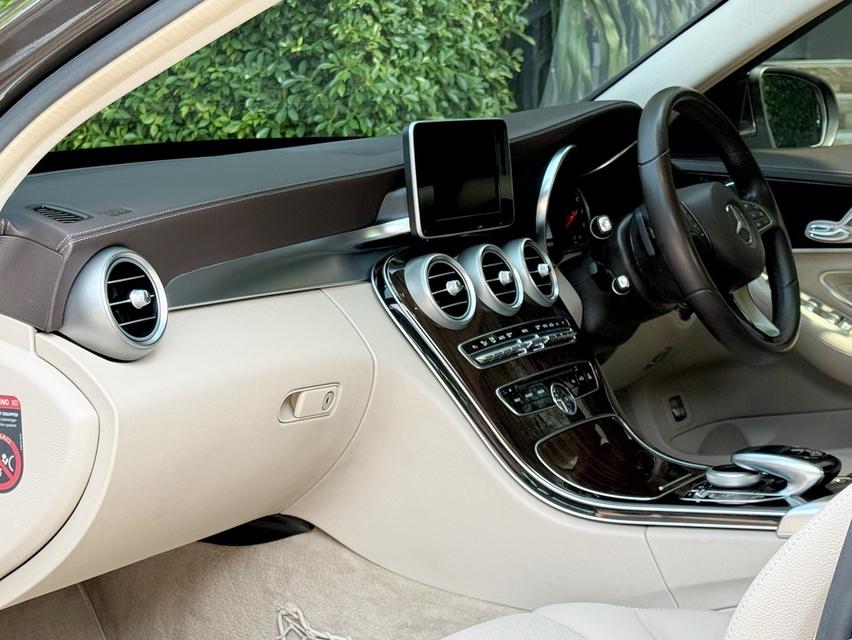 2015 BENZ C180 EXCLUSIVE รถมือเดียวออกป้ายแดง รถวิ่งน้อยเพียง 39,000 กม รถเข้าศูนย์ทุกระยะ รถไม่เคยมีอุบัติเหตุครับ รูปที่ 11