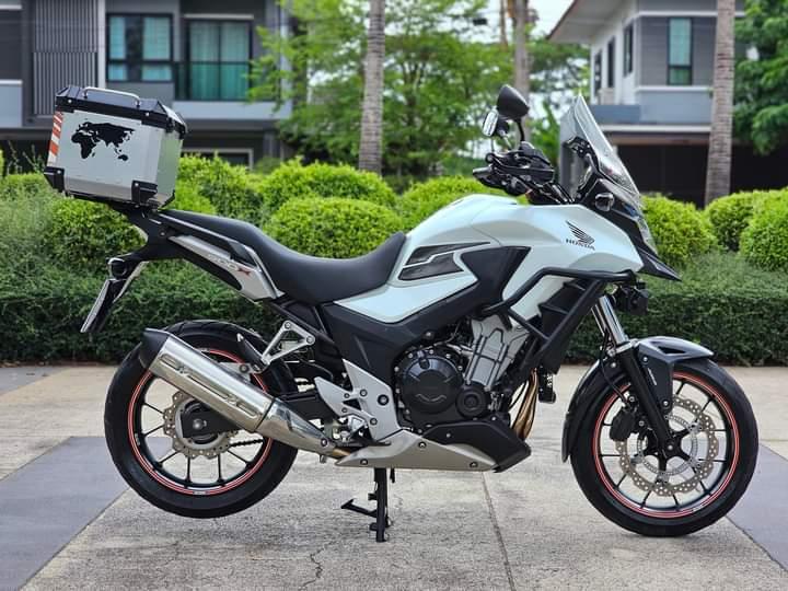 Honda CB500X สีขาวดำ 2