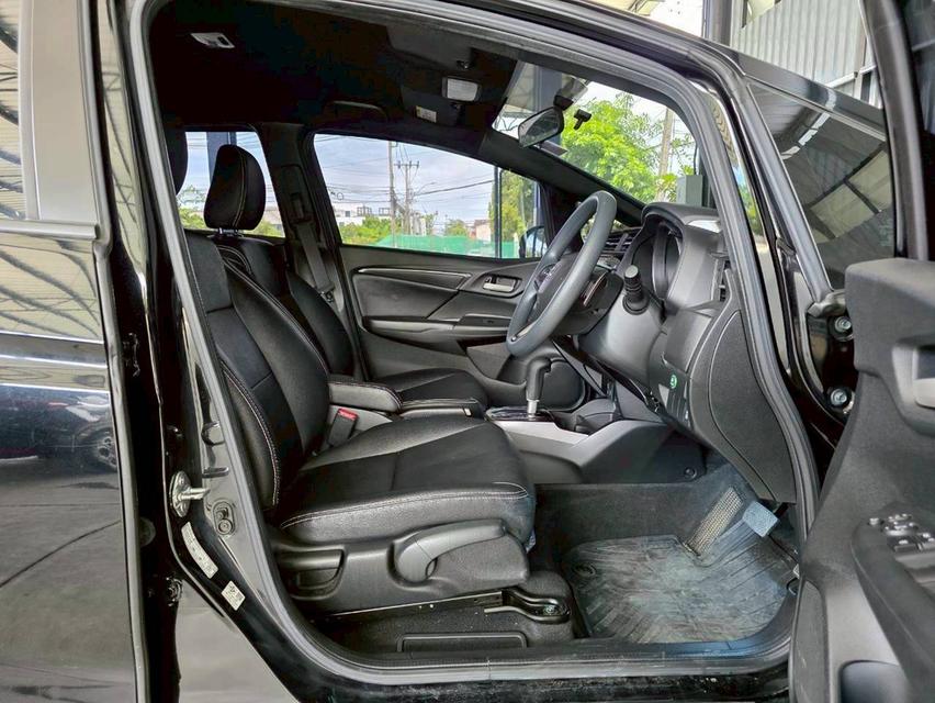 Honda Jazz 1.5RS ปีจด 2019 เข้าศูนย์ทุกระยะ 17