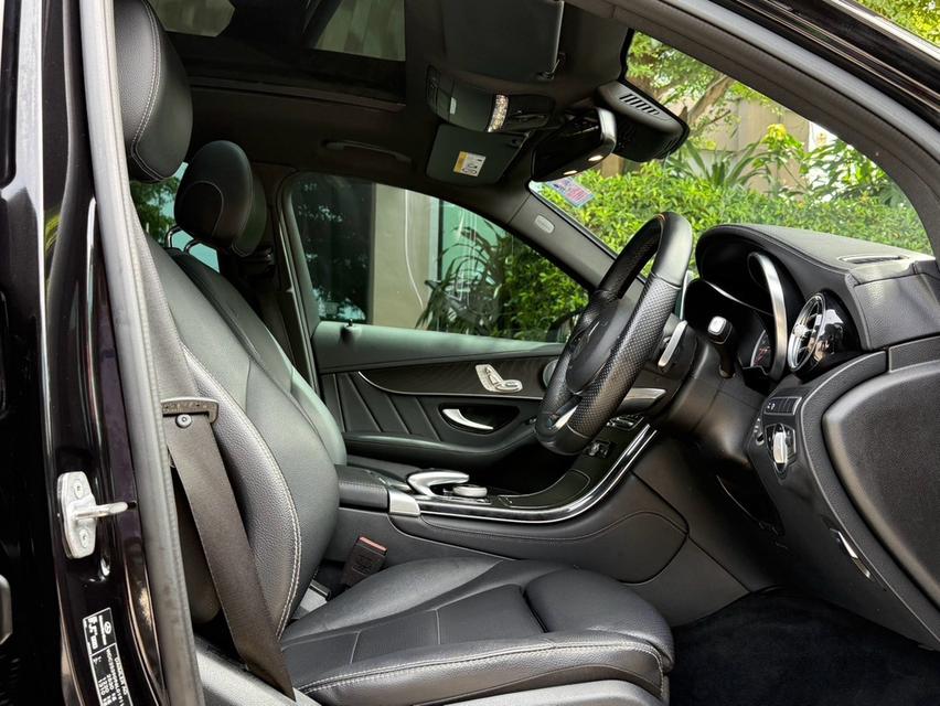 2019 BENZ GLC 250D AMG รถมือเดียวออกป้ายแดง รถวิ่งน้อย ประวัติศูนย์ครบ ไม่เคยมีอุบัติเหตุครับ 12