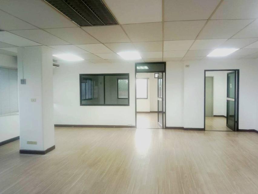 สำนักงานให้เช่า อาคารพีเอวี ลาดพร้าว 42 2