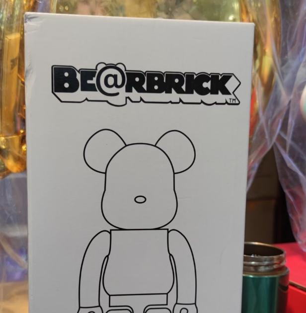  Bearbrick สีขาวและสีดำ 4