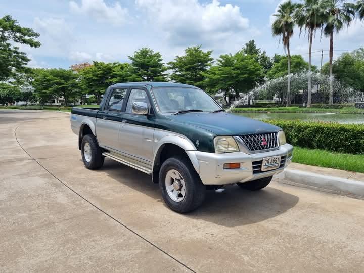 Mitsubishi Strada Grandis สีเขียว