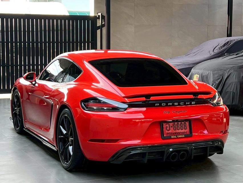 Porsche 718 Cayman 12
