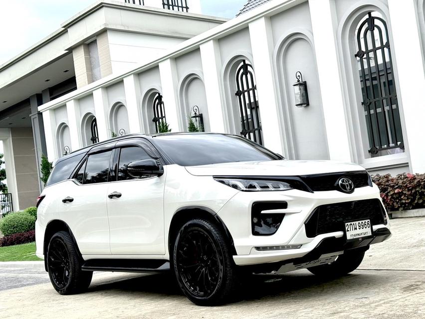 FORTUNER 2.8 GR SPORT BLACK TOP 4WD รูปย่อยที่ 2