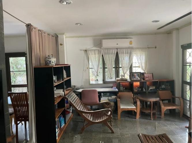 ทาวน์เฮ้า หมู่บ้านอักษารา  2 ชั้น เลขที่ 219/606 ซ.1 34 ตรว. พร้อมเฟอร์ ราคา 2.8 ลบ. คุณสมบัติ •	3 ห้องนอน 2 ห้องน้ำ •	ขนาด 34 ตรว. •	ห้องครัว มี 2 แบ 4