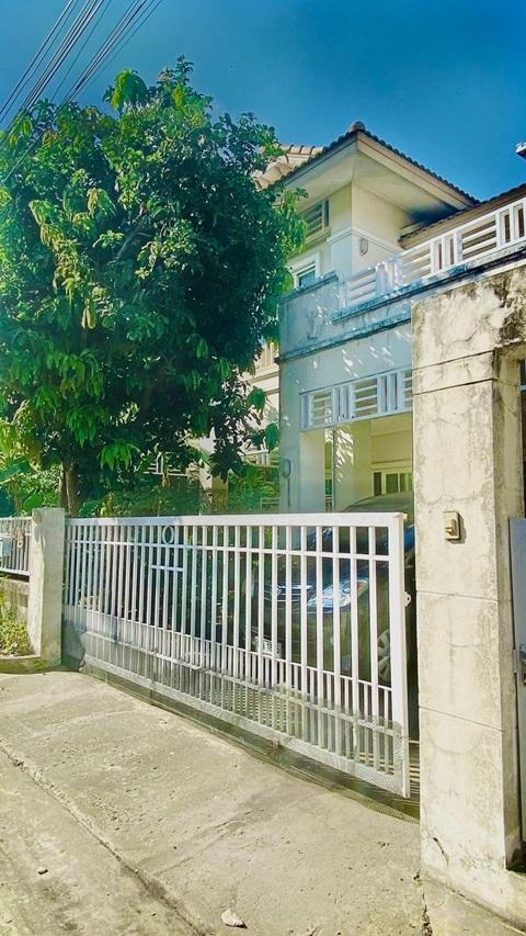 บ้านเดี่ยวบานเลื่อนกระจก มีนบุรี หมู่บ้านปรีชาร่มเกล้า ถนนร่มเกล้า (Preecha Romklao) ทำเลดีมากแต่งสวยพร้อมอยู่ ทำเลดีมาก อยู่ติดถนนใหญ่ร่มเกล้า เยื้อง 16