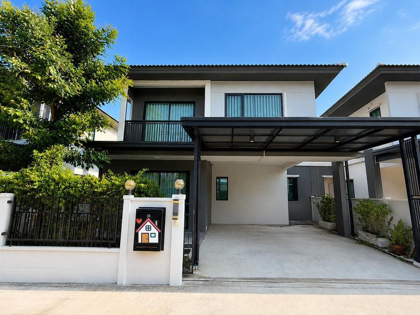 ขายบ้านแฝด 2 ชั้น Britania Amata–Phanthong บ้านสวยพร้อมอยู่ ใกล้นิคมอมตะนคร 1
