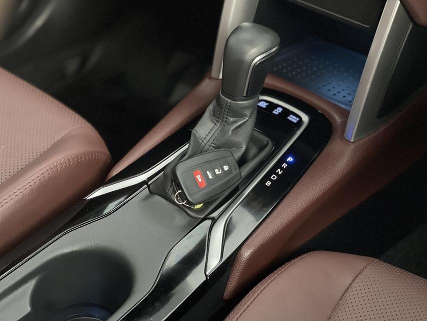 TOYOTA CROSS 1.8 HYBRID PREMIUM Safety Sunroof 2023 10