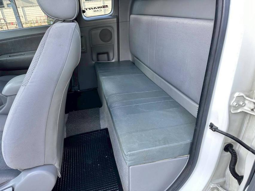 TOYOTA HILUX VIGO 2.7 VVT-i Open Cab เกียร์ M/T สีขาว ปี 2011 11