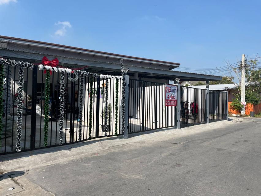 ขายห้องแถว 4 ห้อง 1ห้องนอน 1ห้องน้ำ 1ห้องโถง ด้านหลังแต่ละห้องมีพื้นที่สำหรับครัว เนื้อที่ประมาณ160ตารางวา