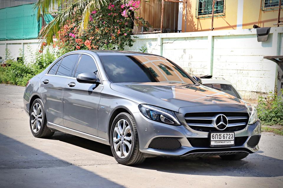 Mercedes-Benz C350e AMG Dynamic 2.0 Plug-in Hybrid W205(เบนซิน+ไฟฟ้า แบบเสียบปลั๊ก)  ยี่ห้อ : Mercedes Benz รุ่น : C350e 2.0 Avantgarde PLUG-IN HYBR