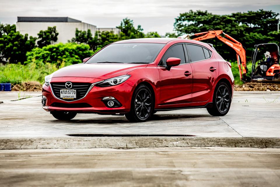 Mazda3 Skyactiv 2.0SP Hatchback ปี 2015 สีแดง 