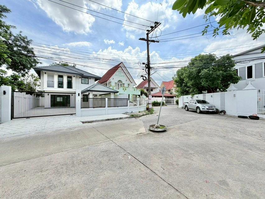 หมู่บ้านกรุงทอง 4 นวมินทร์ 111 16