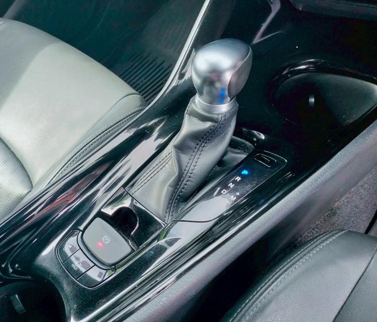TOYOTA CH-R 1.8 MID ปี 2019 10