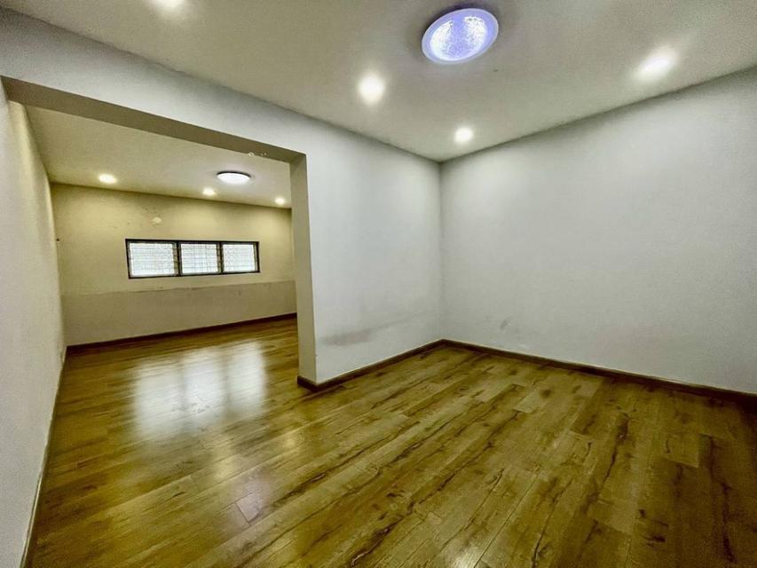 ให้เช่า อาคารพาณิชย์ 3.5 ชั้น 16 ตรว. ถ.ประชาอุทิศ 60-1 ใกล้โรงเรียนอิสลามวิทยาลัย 1